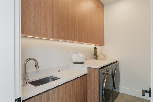 948 57Th Avenue W, Vancouver, BC 