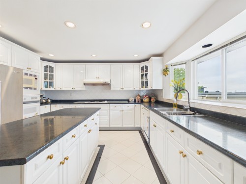 7969 Macpherson Avenue, Burnaby, BC 
