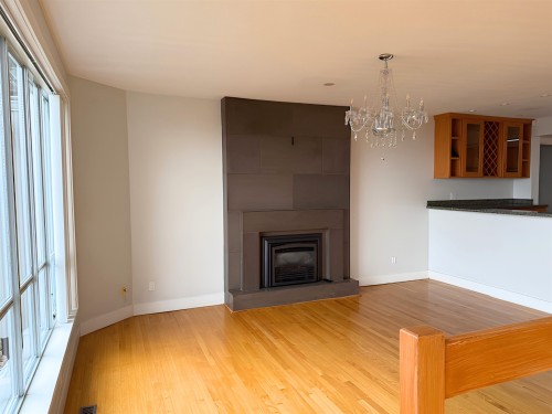 1565 Vinson Creek Road, West Vancouver, BC - Indoor Photo Showing Living Room With Fireplace