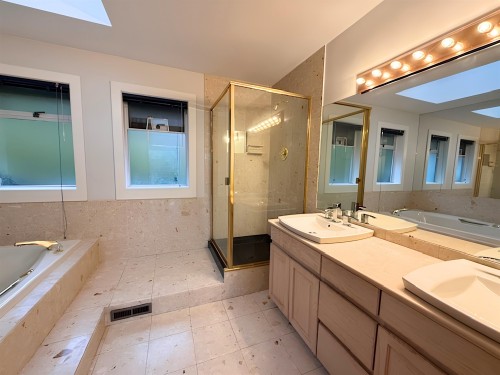 1565 Vinson Creek Road, West Vancouver, BC - Indoor Photo Showing Bathroom