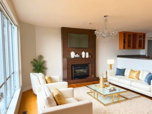 1565 Vinson Creek Road, West Vancouver, BC - Indoor Photo Showing Living Room With Fireplace