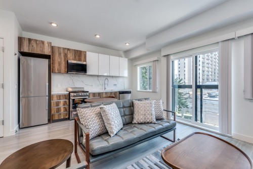 206-1168 Pendrell, Vancouver, BC 
