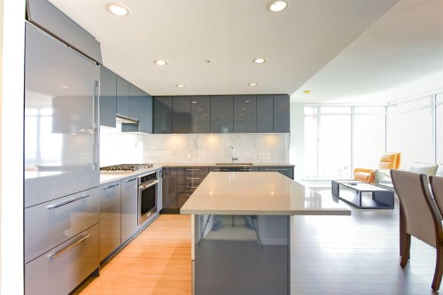 2808-6700 Dunblane Avenue  Burnaby, BC V5H 0J3