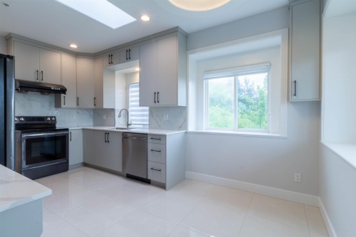 392 63Rd Avenue E, Vancouver, BC 