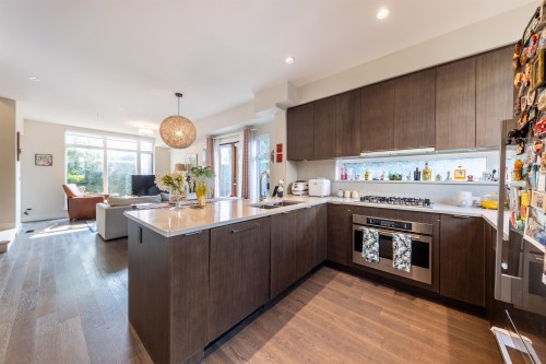 979 46Th Avenue W, Vancouver, BC 