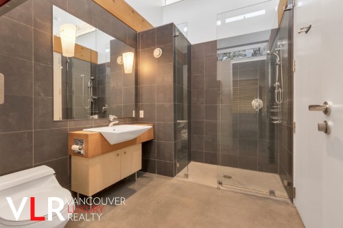 4883 College Highroad, Vancouver, BC 
