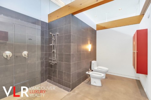 4883 College Highroad, Vancouver, BC 