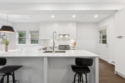 2-244 5th Street E North Vancouver, BC V7L 1L7