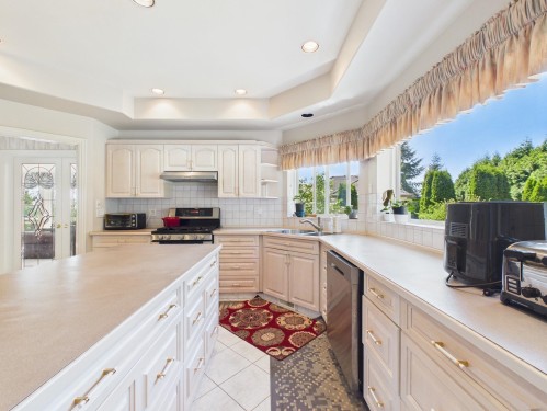 3022 Plateau Boulevard, Coquitlam, BC 