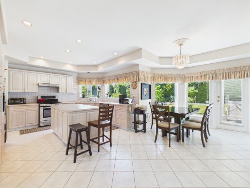 3022 Plateau Boulevard, Coquitlam, BC 