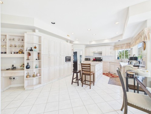 3022 Plateau Boulevard, Coquitlam, BC 