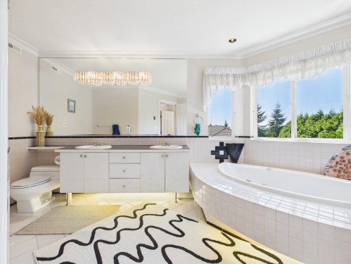 3022 Plateau Boulevard, Coquitlam, BC 