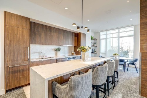 303-7683 Park Crescent, Burnaby, BC 