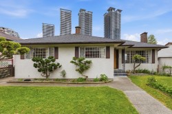 4782 Ridgelawn Drive Burnaby, BC V5C 3Y2