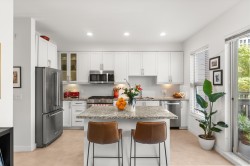3-307 15th Street E North Vancouver, BC V7L 2R6