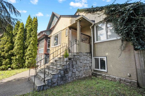 905 23Rd Avenue W, Vancouver, BC 