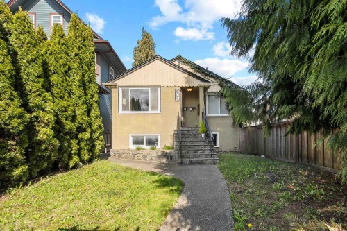905 23Rd Avenue W, Vancouver, BC 