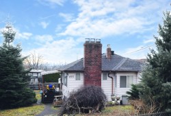 855 Macdonald Avenue Burnaby, BC V5C 4N3