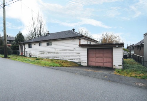 855 Macdonald Avenue, Burnaby, BC 