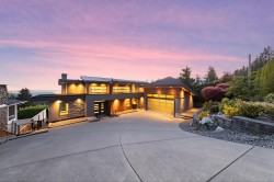 383 Newdale Street  North Vancouver, BC V7N 3H3