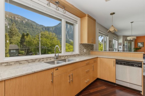 208-1909 Maple Drive, Squamish, BC 