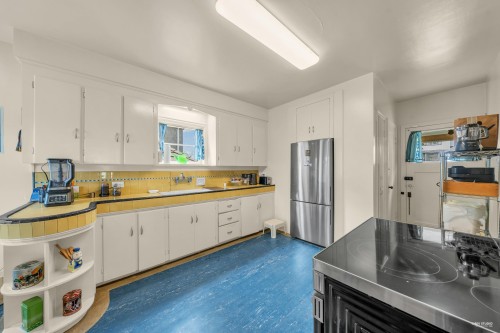 2245 22Nd Avenue W, Vancouver, BC 