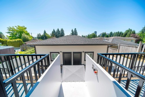 8012-11Th Ave, Burnaby, BC 