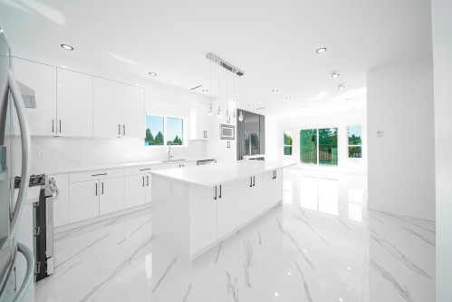 8012-11Th Ave, Burnaby, BC 