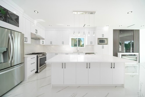 8012-11Th Ave, Burnaby, BC 