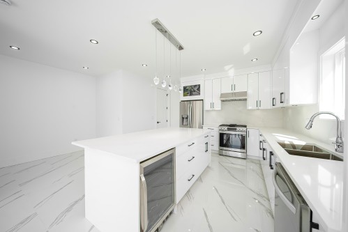8012-11Th Ave, Burnaby, BC 