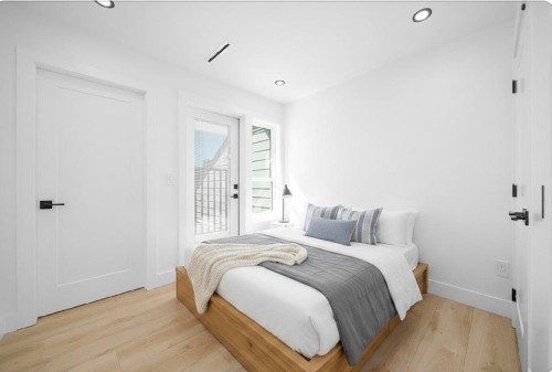 8012-11Th Ave, Burnaby, BC 