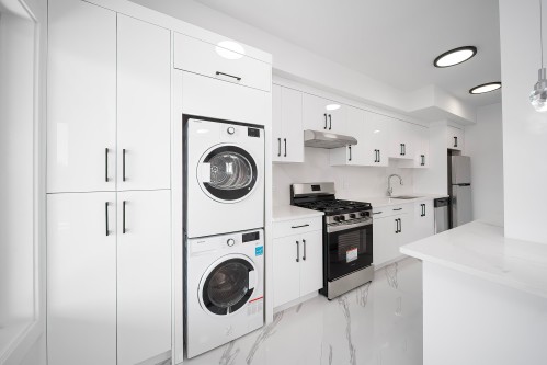 8012-11Th Ave, Burnaby, BC 