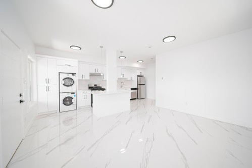 8012-11Th Ave, Burnaby, BC 