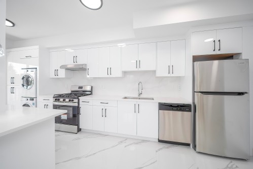 8012-11Th Ave, Burnaby, BC 