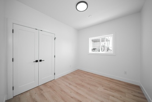 8012-11Th Ave, Burnaby, BC 