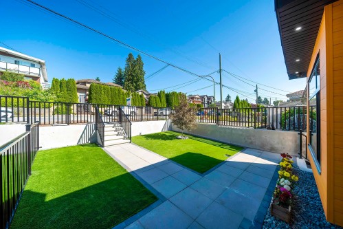 8012-11Th Ave, Burnaby, BC 