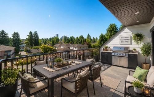 8012-11Th Ave, Burnaby, BC 