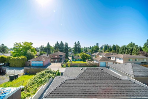 8012-11Th Ave, Burnaby, BC 