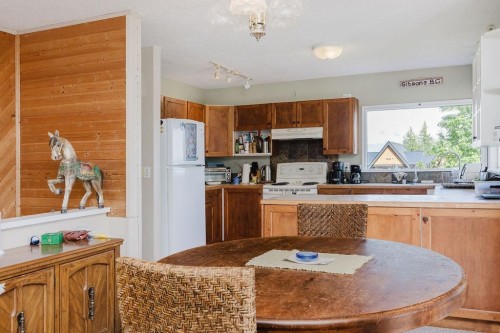 710 Gibsons Way, Gibsons, BC 