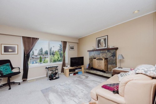 710 Gibsons Way, Gibsons, BC 