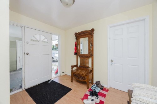 710 Gibsons Way, Gibsons, BC 