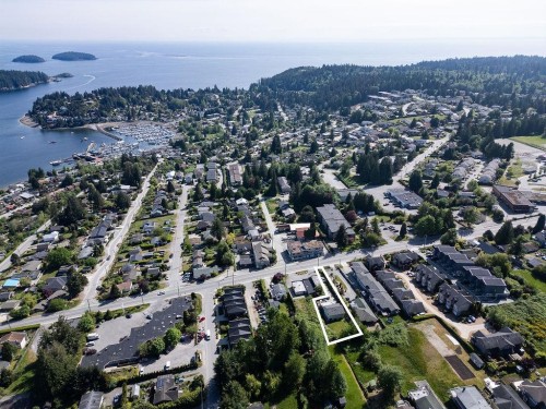 710 Gibsons Way, Gibsons, BC 