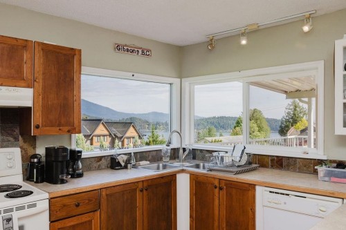 710 Gibsons Way, Gibsons, BC 
