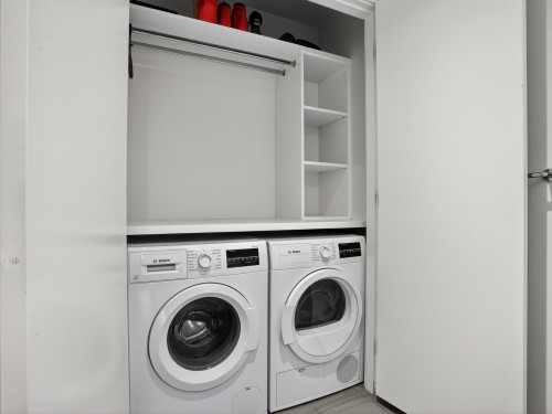 808-1955 Alpha Way, Burnaby, BC - Indoor Photo Showing Laundry Room