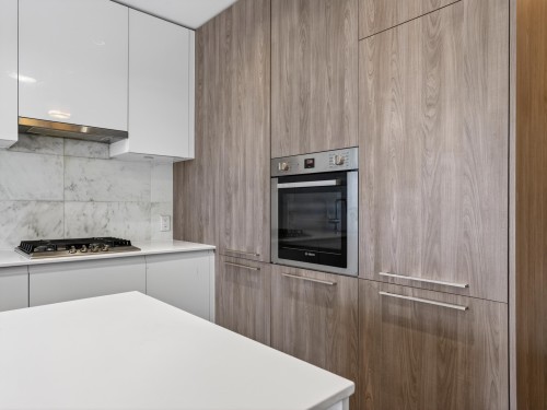 808-1955 Alpha Way, Burnaby, BC - Indoor Photo Showing Kitchen