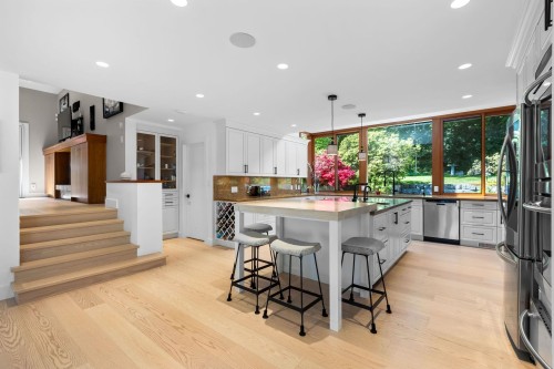 537 Eastcot Road, West Vancouver, BC 