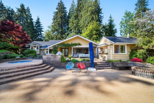 537 Eastcot Road, West Vancouver, BC 