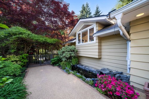 537 Eastcot Road, West Vancouver, BC 