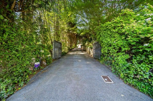 537 Eastcot Road, West Vancouver, BC 