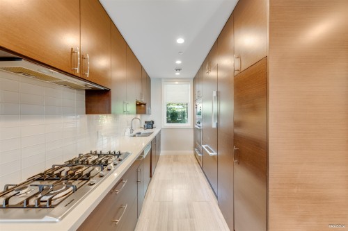 453 13Th Street, West Vancouver, BC - Indoor Photo Showing Kitchen With Double Sink With Upgraded Kitchen